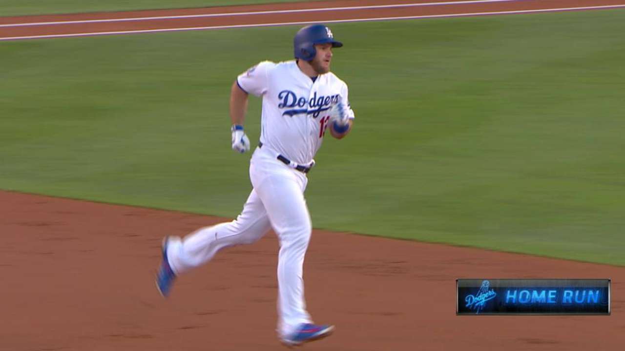 Muncy's solo home run