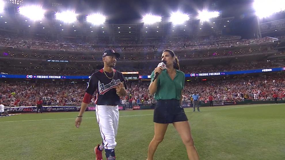 Jessica Mendoza caught pop flies at the Home Run Derby