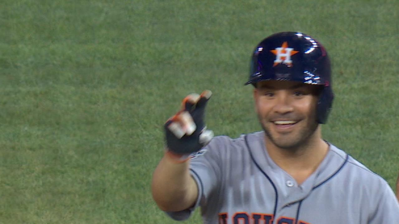 Altuve con su 1er hit