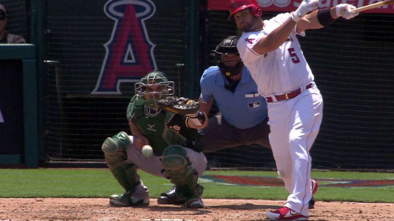 Pujols' RBI single