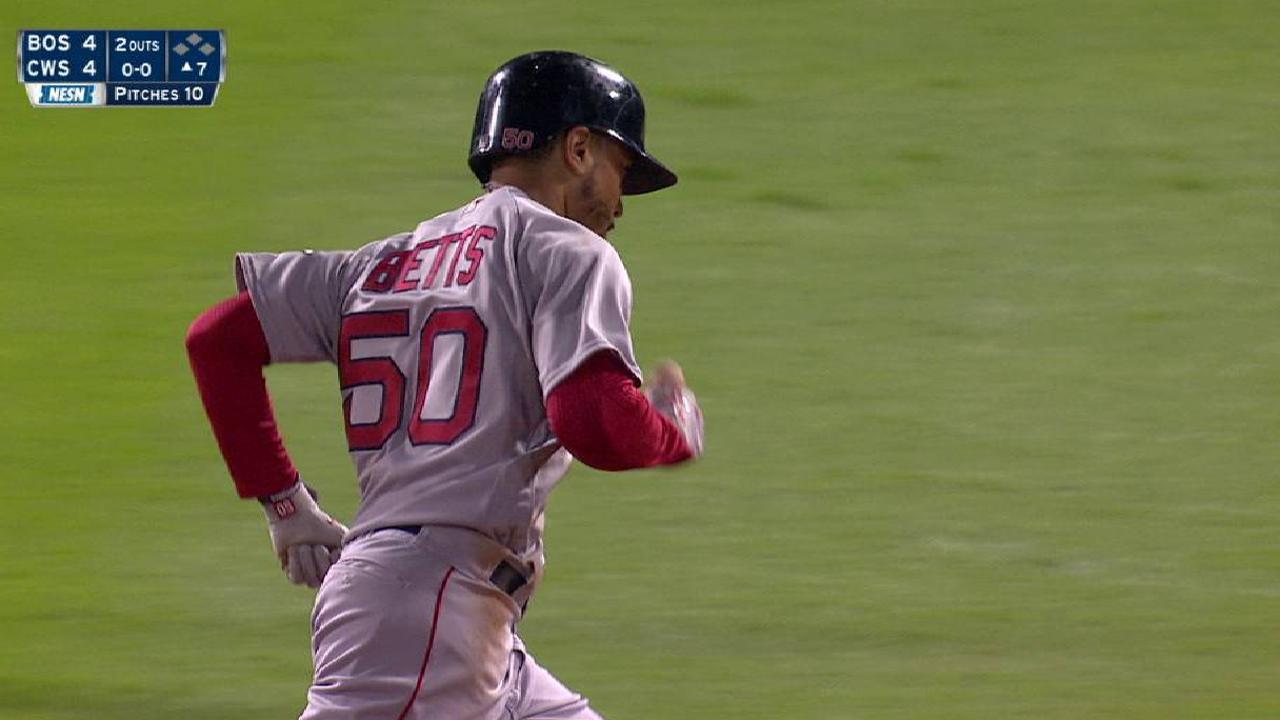 Betts' game-tying 2-run homer