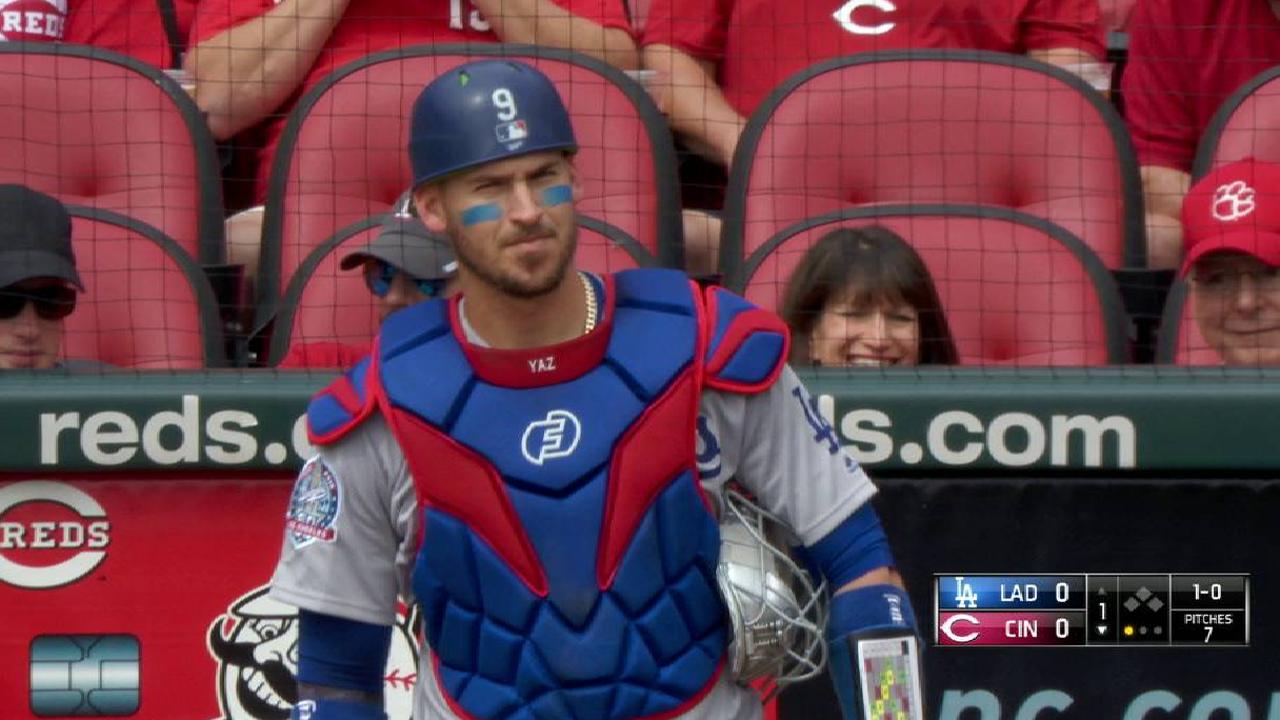 Grandal's pinpoint throw