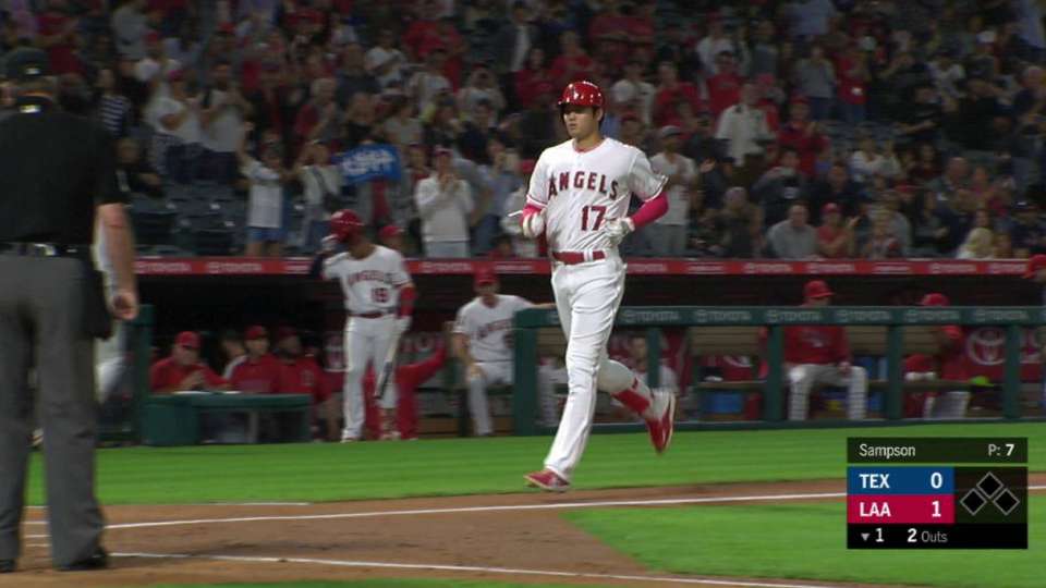 Ohtani's towering solo home run 09/25/2018