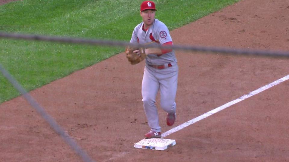 Cubs' runners advance on error
