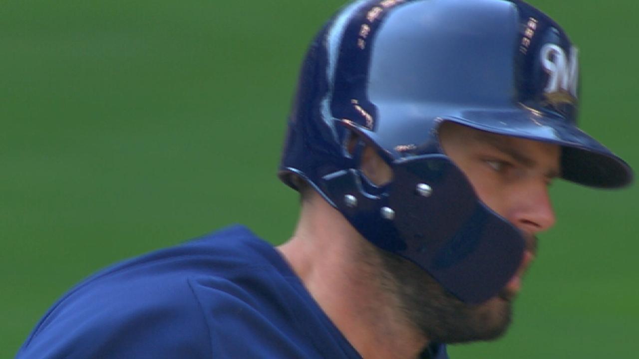Moustakas hits free-agent market
