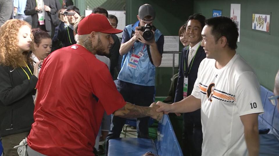 Yadi, Abe pay respects