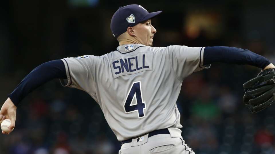 snell records 20th win, 200th k